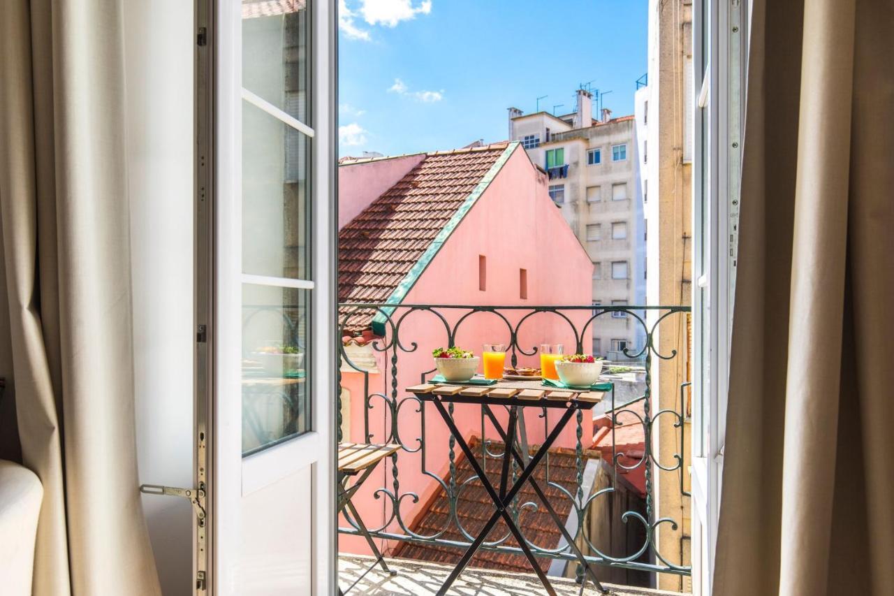 Lovelystay - Sunny Flat W/ Balcony Overseeing Graca And River Лісабон Екстер'єр фото