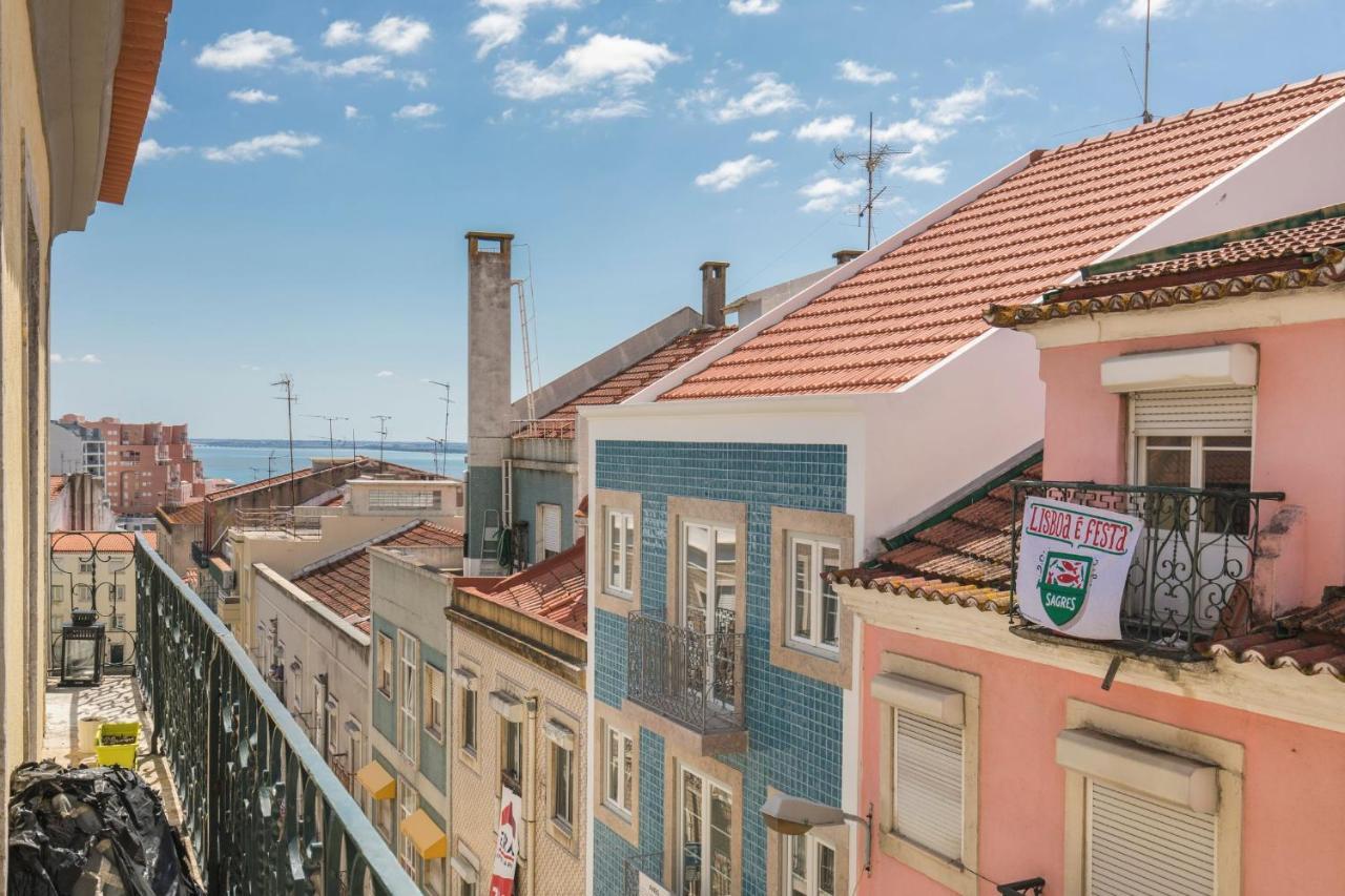 Lovelystay - Sunny Flat W/ Balcony Overseeing Graca And River Лісабон Екстер'єр фото