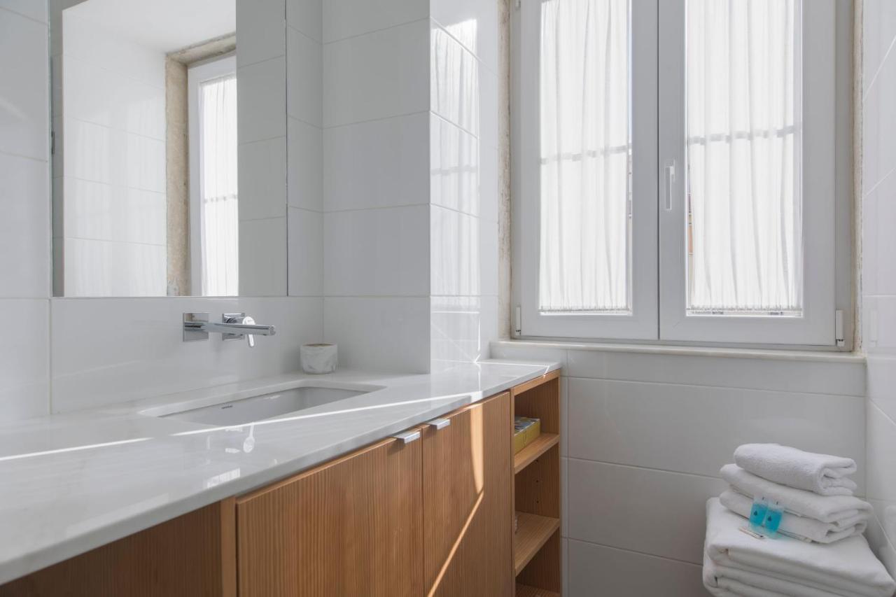 Lovelystay - Sunny Flat W/ Balcony Overseeing Graca And River Лісабон Екстер'єр фото