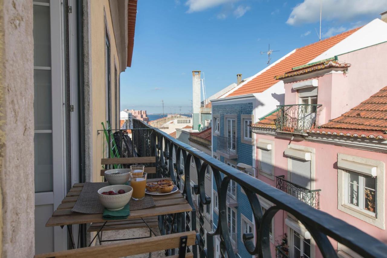 Lovelystay - Sunny Flat W/ Balcony Overseeing Graca And River Лісабон Екстер'єр фото