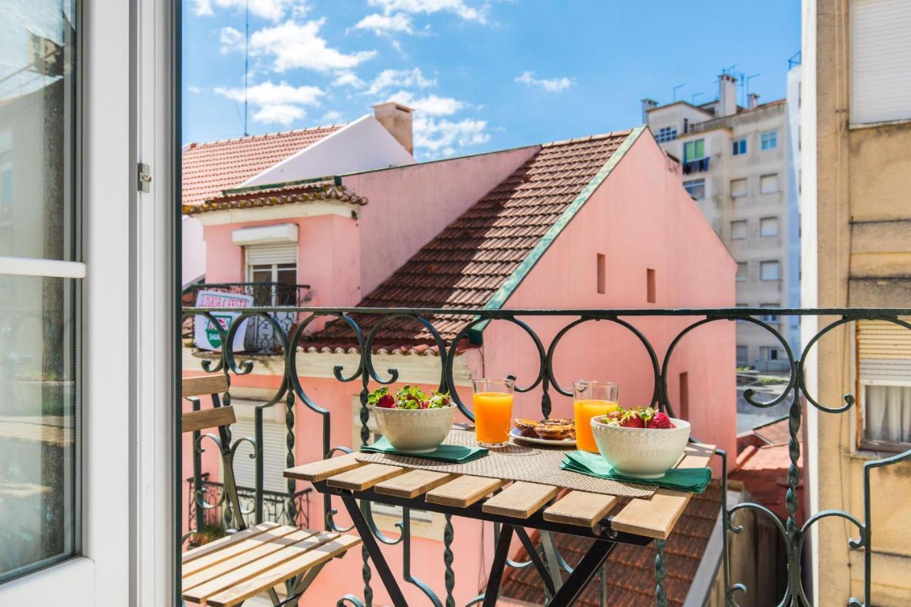 Lovelystay - Sunny Flat W/ Balcony Overseeing Graca And River Лісабон Екстер'єр фото